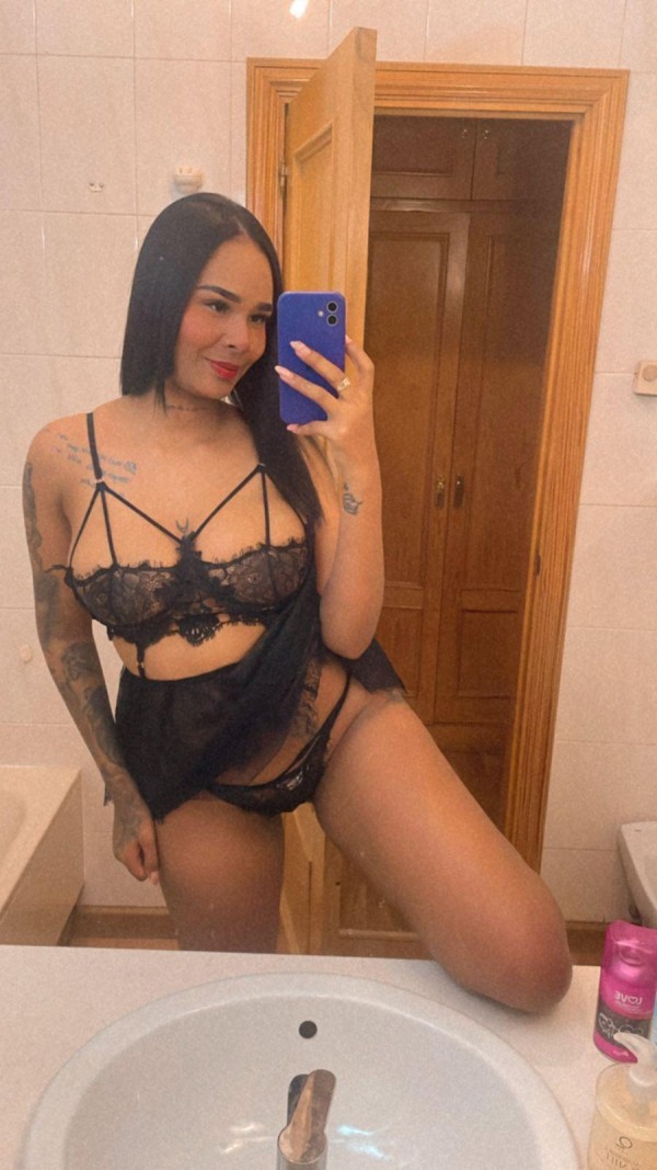 SENSUAL JOVENCITA DELGADA CON BUENAS CURVAS SEXO