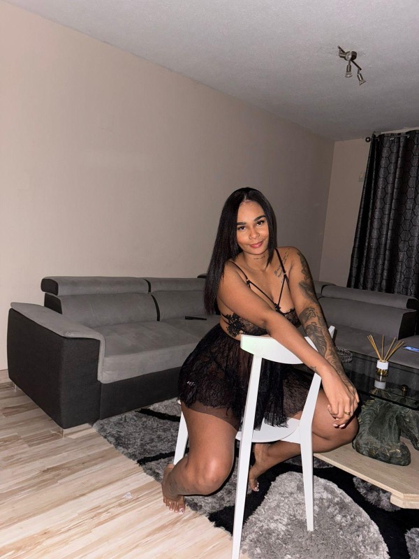 SENSUAL JOVENCITA DELGADA CON BUENAS CURVAS SEXO