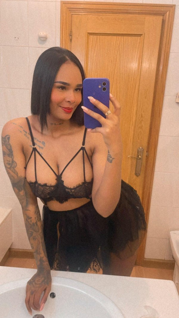 SENSUAL JOVENCITA DELGADA CON BUENAS CURVAS SEXO