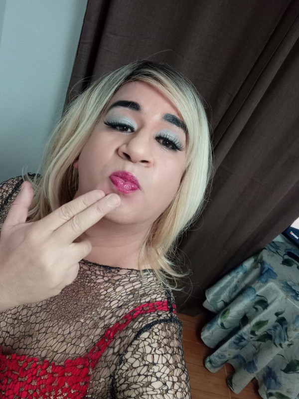 Chica travesti recién llegada en Terrassa