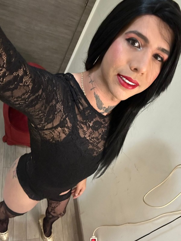 Linda travesti femenina fiestera