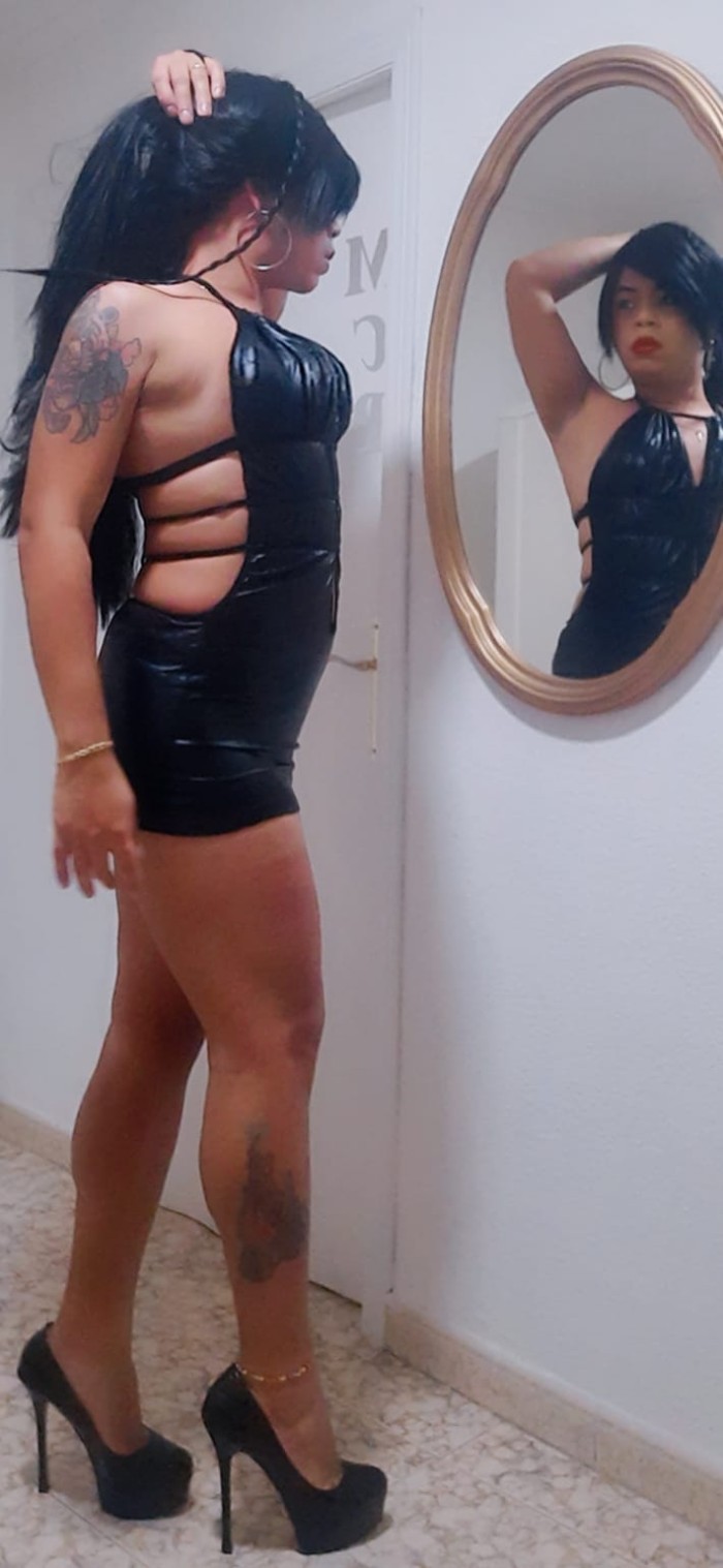 Travesti femenina supee arrecha activa y pasiva