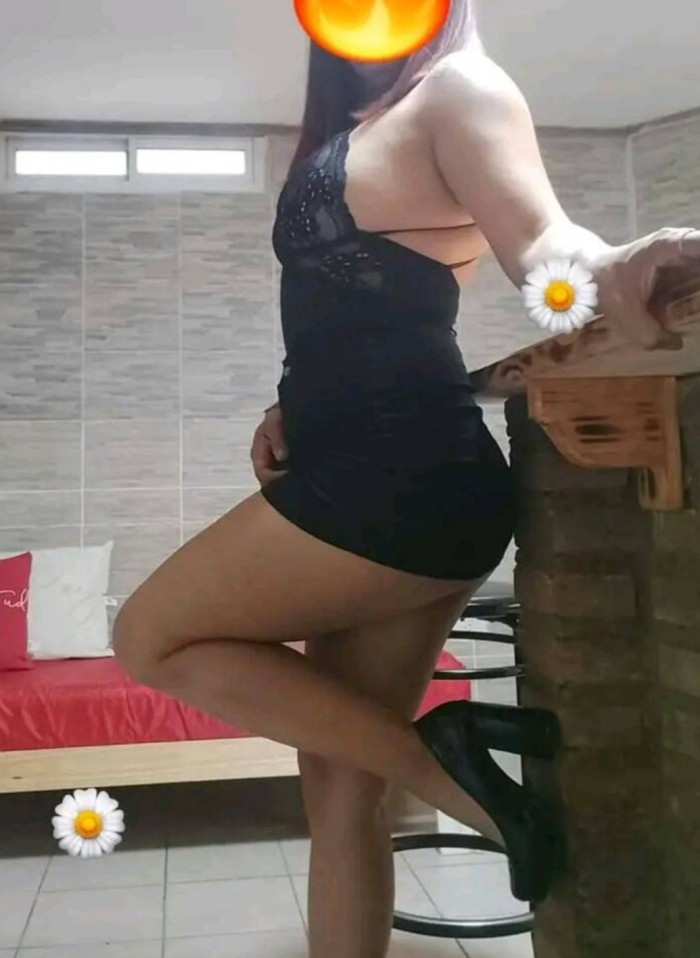 LATINA CACHONDA CON GANAS DE FOLLAR