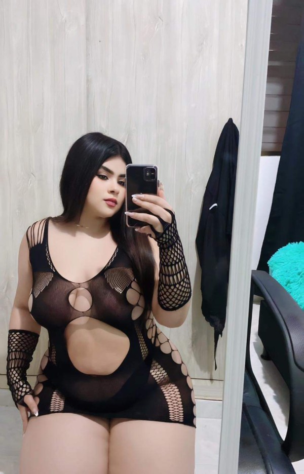 Latina sexy sin recién llegada cachonda fiestera