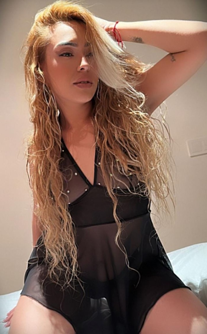 SEXO UNA RUBIA PRECIOSA ADICTIVA NOVEDAD