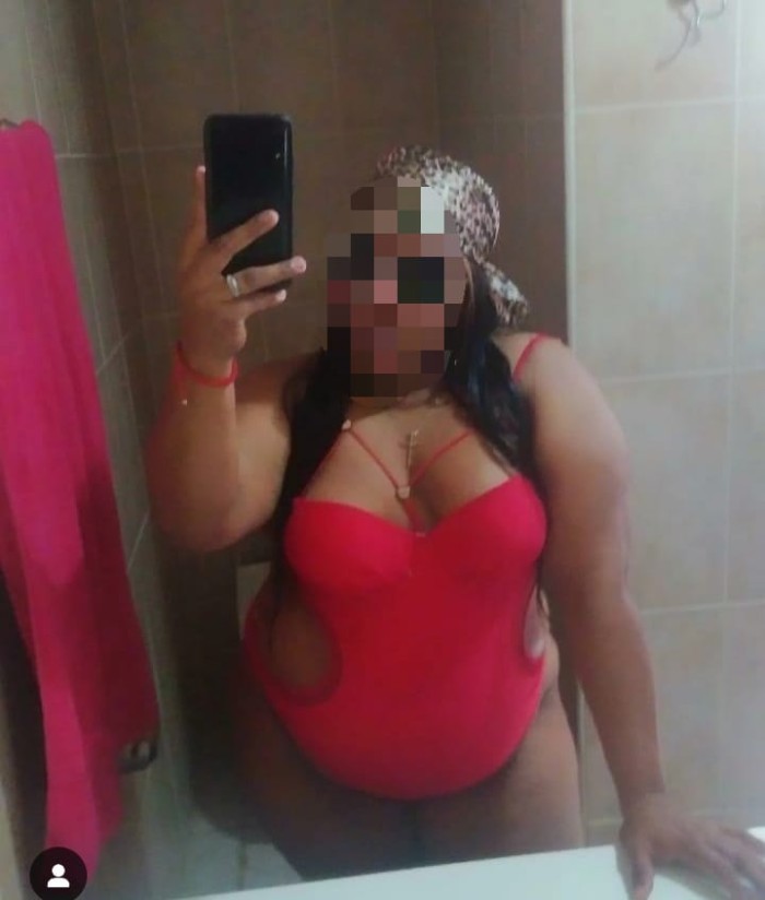 Linda mujer madura exuberante colombiana experimen