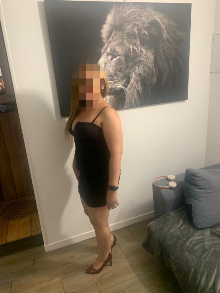 Latina discreta disponible cita previa