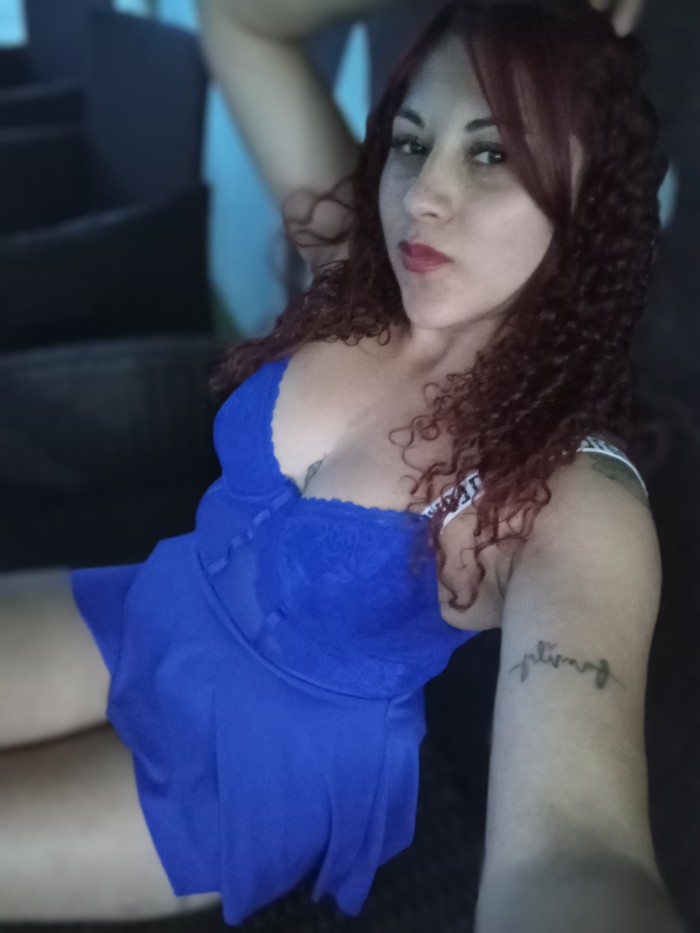 LATINA JOVENCITA MUY PLACENTERA Y JUGUETONA