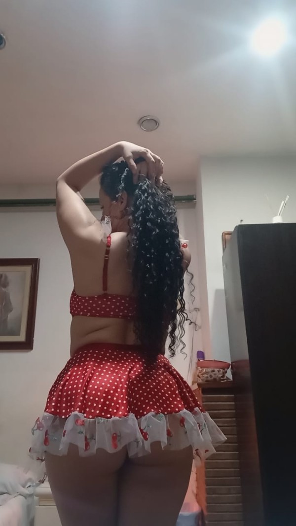 Hermosa Latina Fiestera