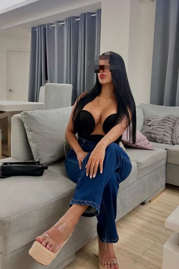 Sara Morena Sexi y Encantadora Nueva En Tu Ciudad