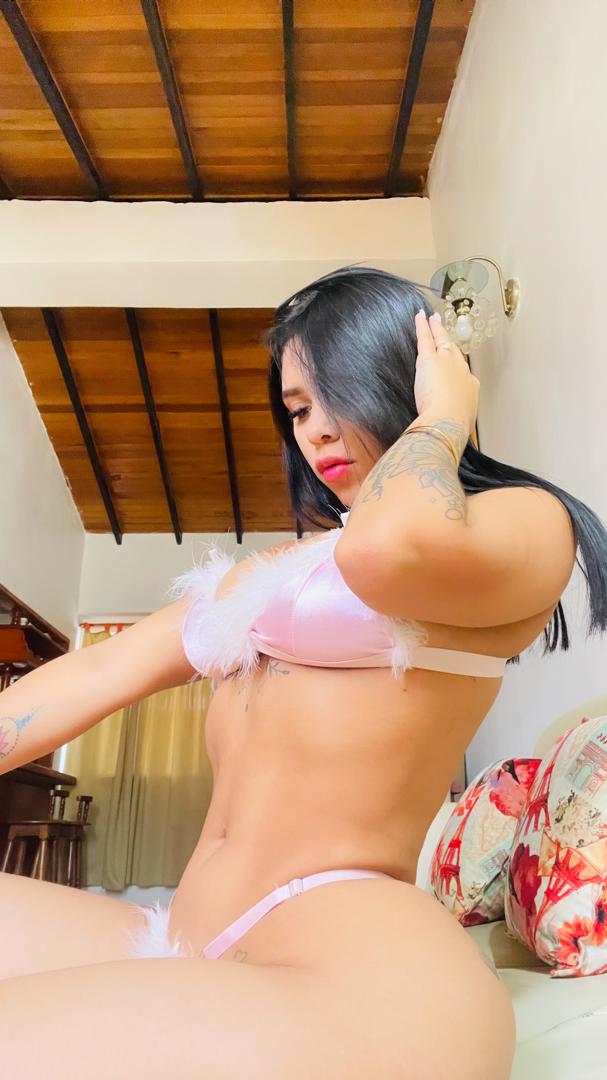 Cuerpo de modelo y caliente en (vía Julia)