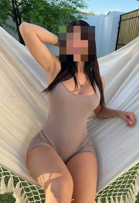 Hermosa chica primera vez en tudela morena muy dulce