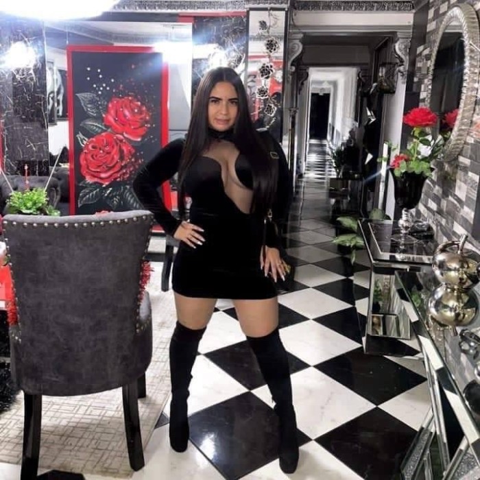 la reina del vicio te espera tetas XXL súper trago