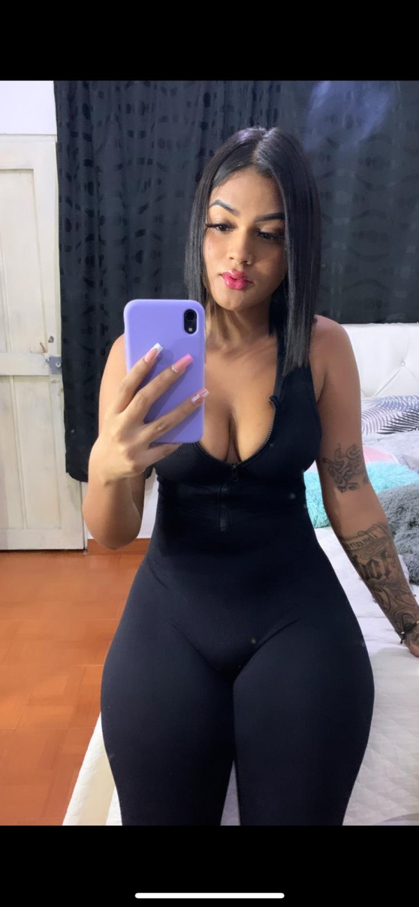 JOVEN  MORENA JUGUETONA Y ARDIENTE