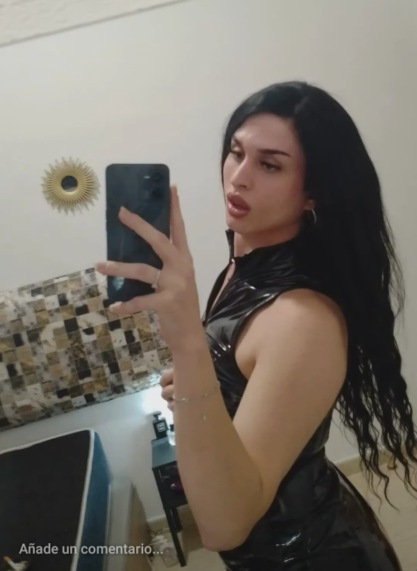 Jovencita trans encantadora y sexy española