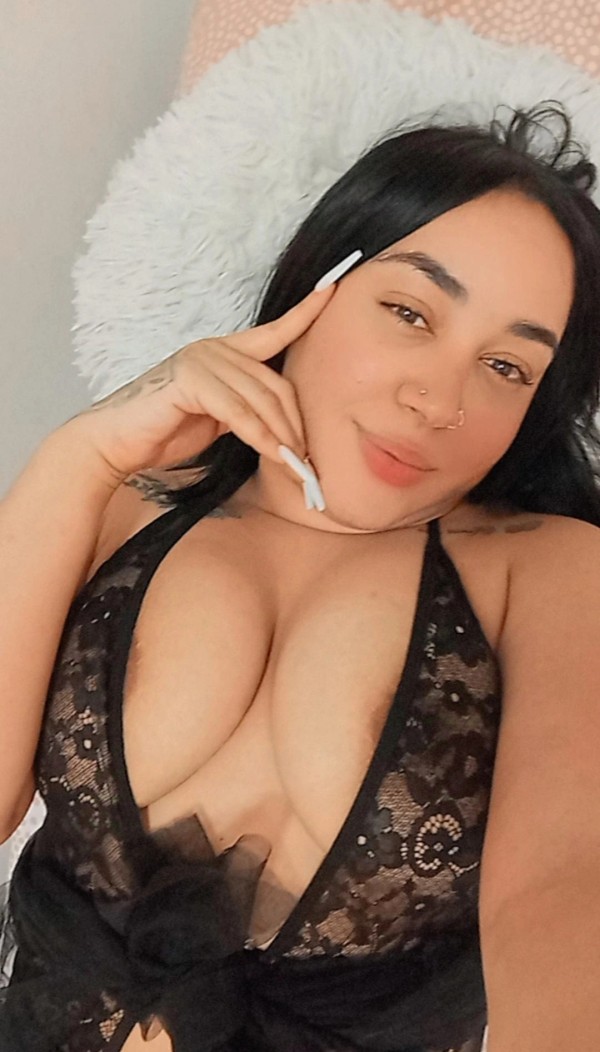 chica caliente acabada de llegar