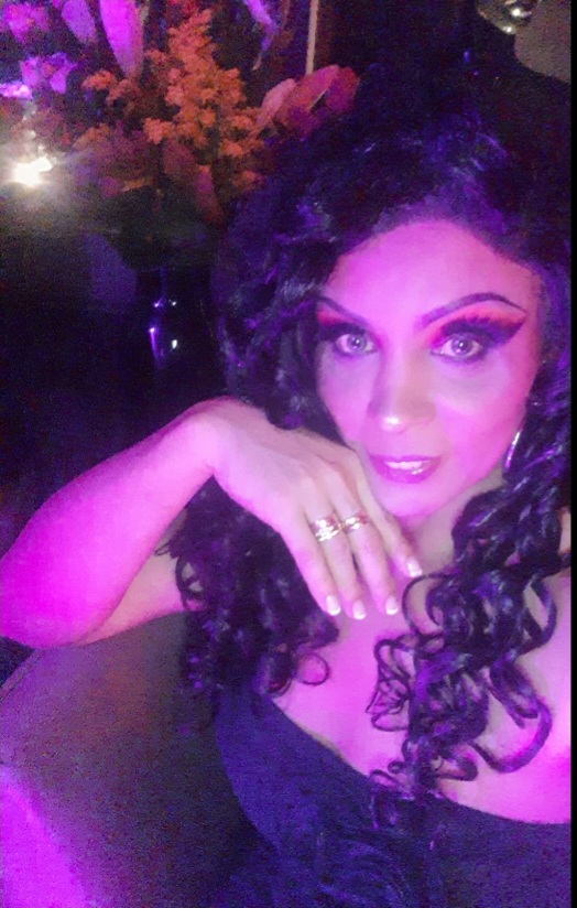 Travesti implicada versátil potente y muy complaci