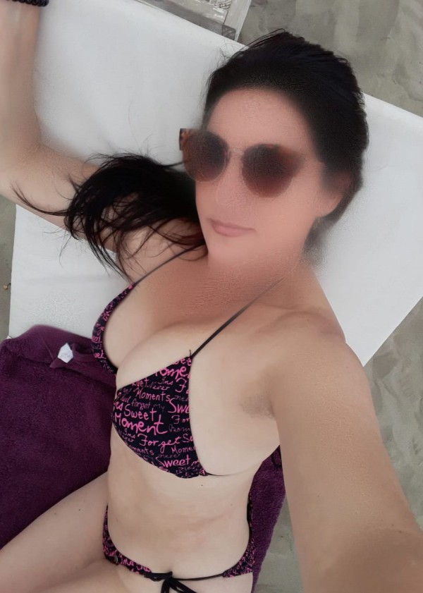 Hola amores soy ruby madurita  muy caliente  y com