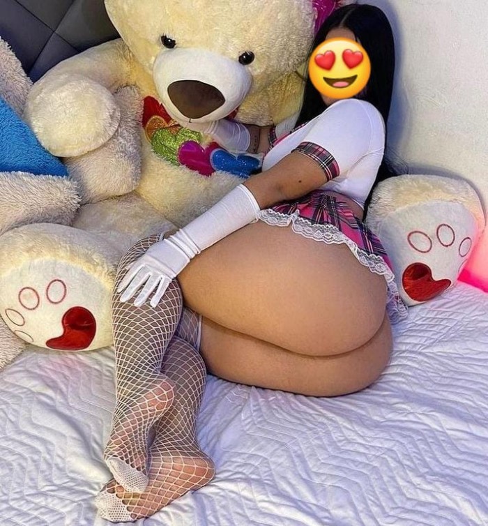 Latina con grandes curvas xl y gran culo SOY TU PU