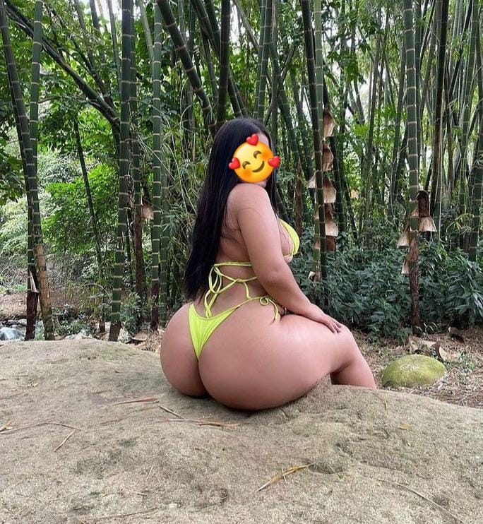 Latina con grandes curvas xl y gran culo SOY TU PU