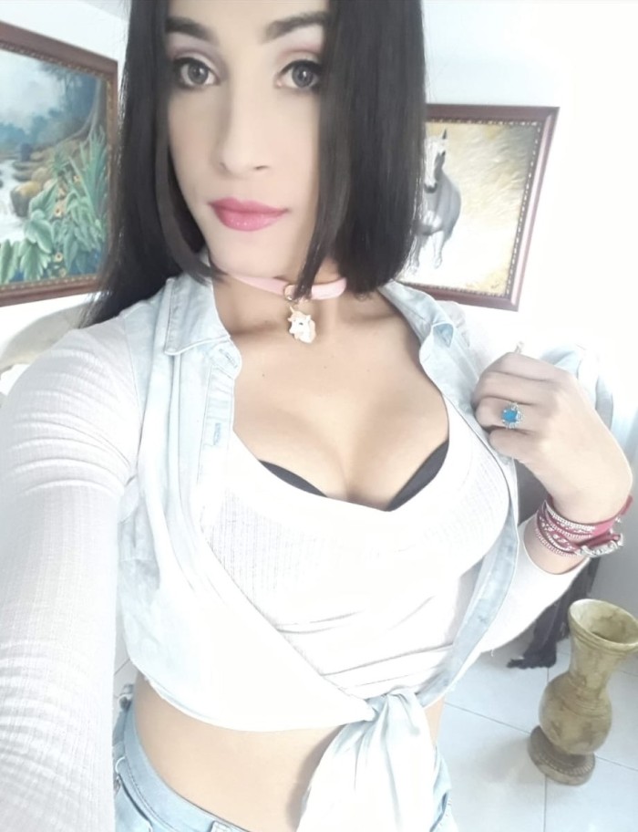 TRANS FIESTERA , MORBOSA Y MUY FOLLADORA