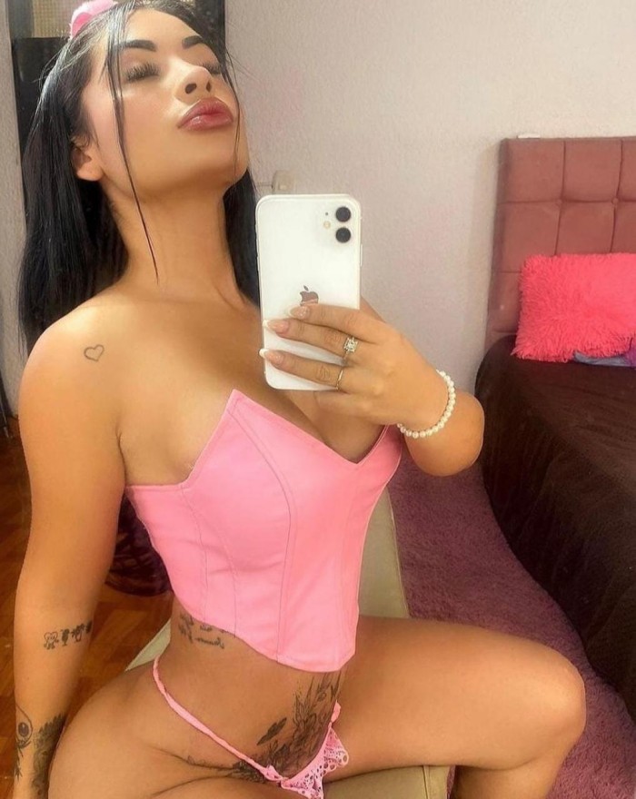 Sexo oral, lluvia dorada solo ven amor