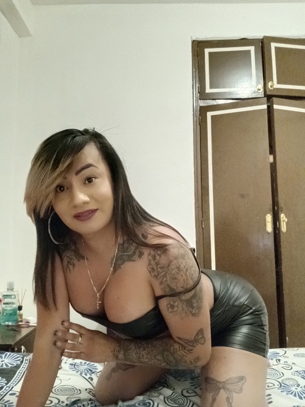 Sexy y real chica trans Nikol colombiana