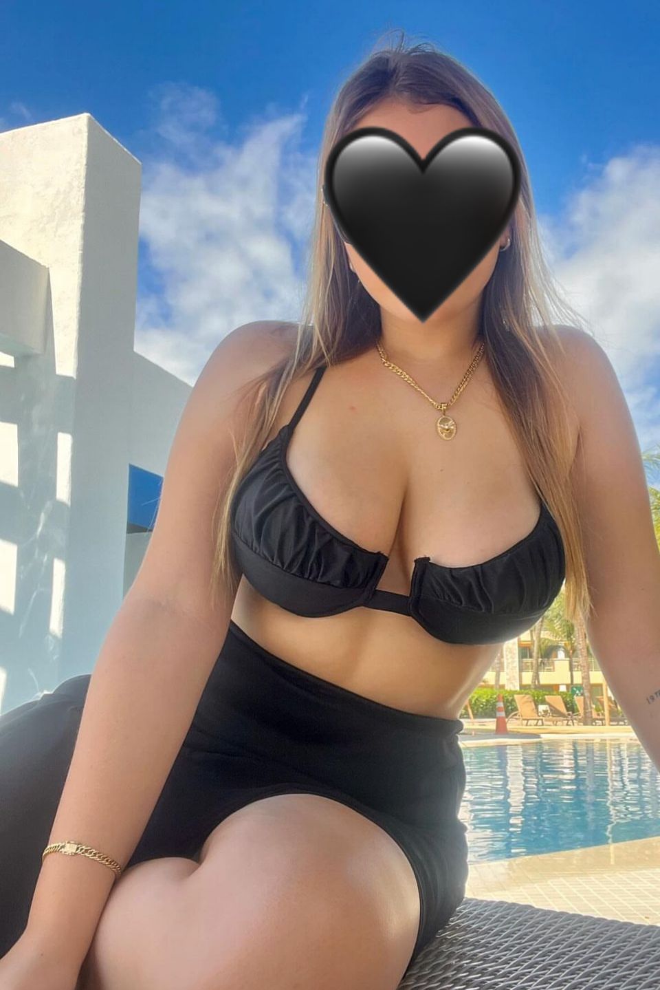 Latina con buenas curvas