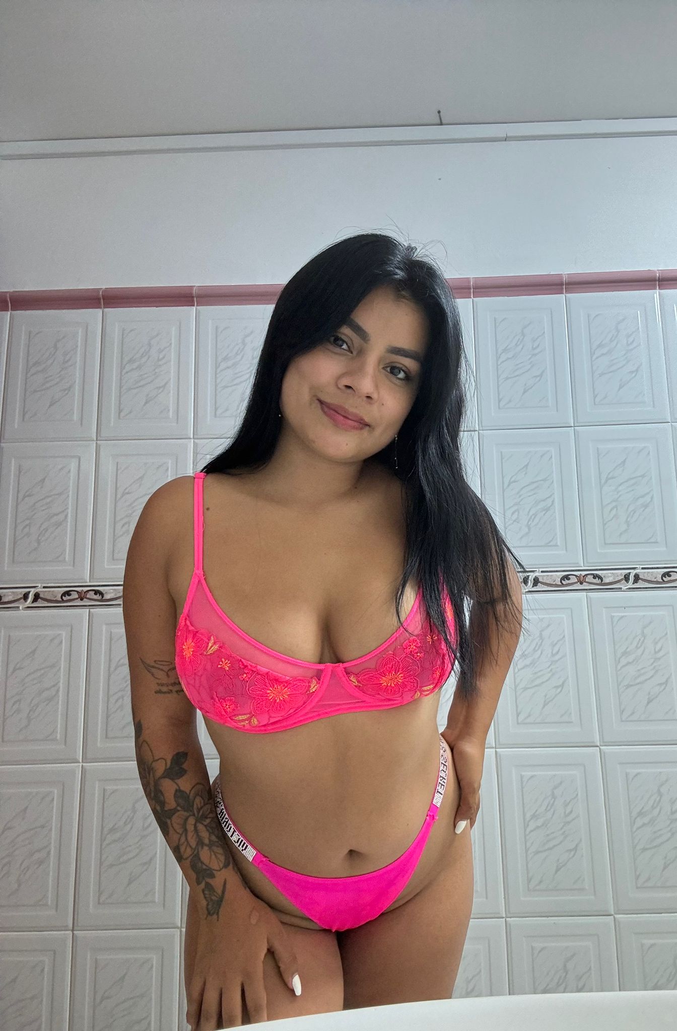 Sexy Modelo Latina divertida y traviesa VIA JULIA