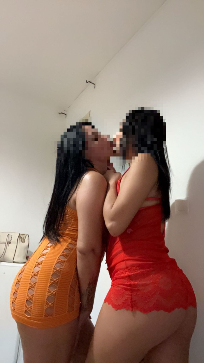 Dos latinas colombianas  muy cachondas y ardiente