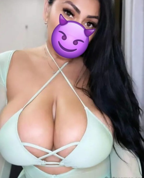 ENCANTADORA JOVENCITA DE CURVAS PERFECTAS PARA TI