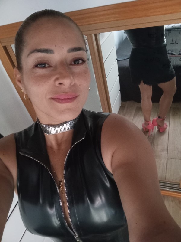 DOMINATRIZ REINA DEL SQUIRTING…EN VALLADOLID