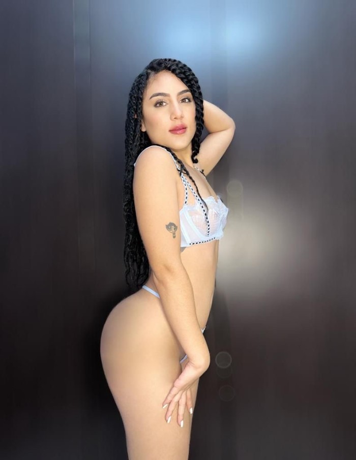 Pamela Jovencita caliente y cachonda y Fiestera