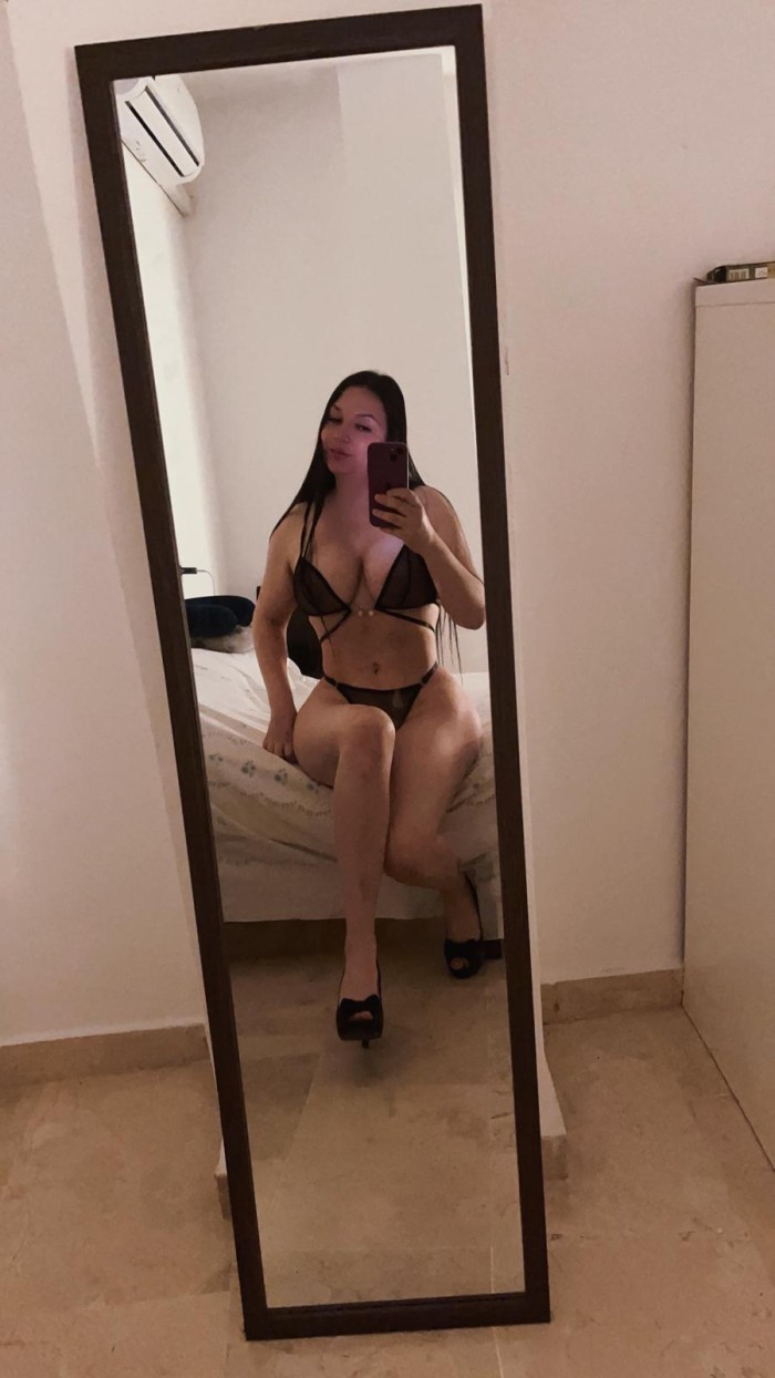 LESLY LATINA RECIEN LLEGADA PARTICULAR PISO PRIVAD