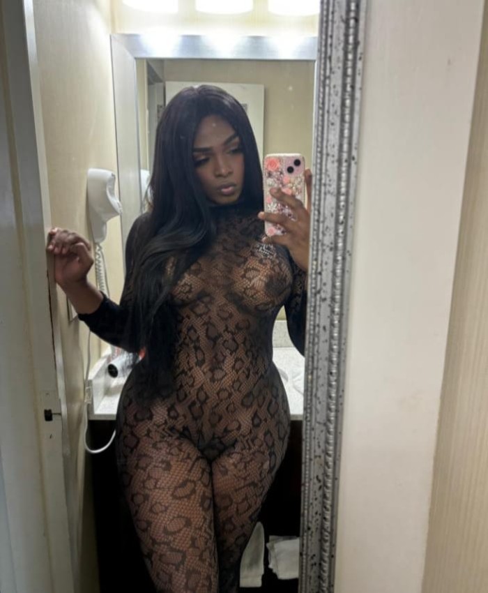 TRANSEXUAL SÚPERDOTADA 22CM NEGRA ACTIVA Y PASIVA – ZONA BARAÑÁIN PAMPLONA