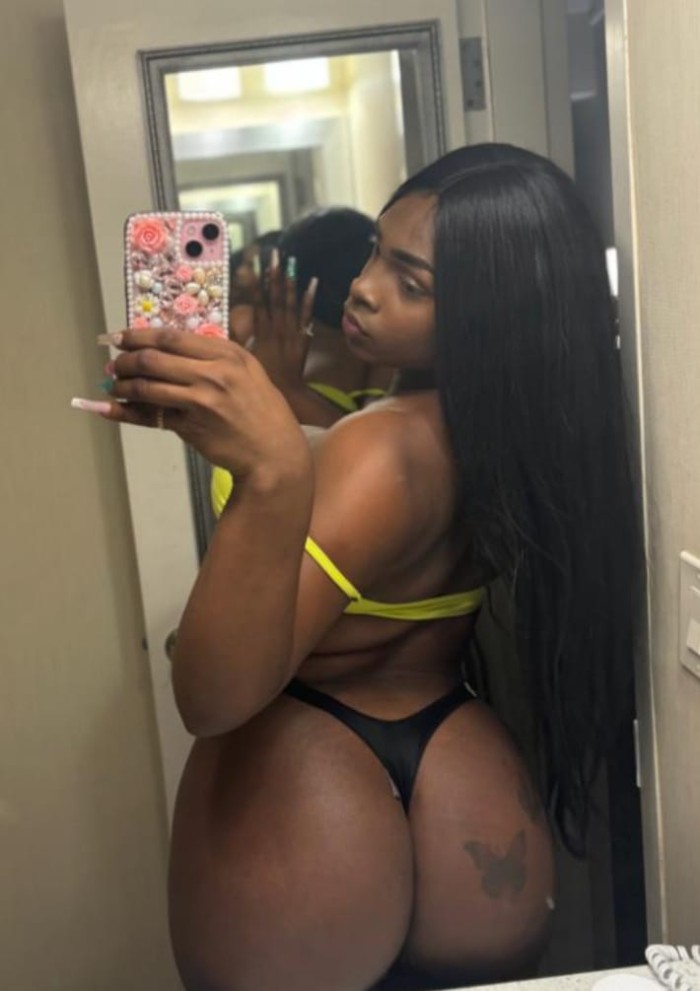 TRANSEXUAL SÚPERDOTADA 22CM NEGRA ACTIVA Y PASIVA – ZONA BARAÑÁIN PAMPLONA