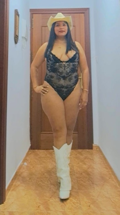 **IMPRESIONANTE JOVEN COLOMBIANA EN LINARES CENTRO