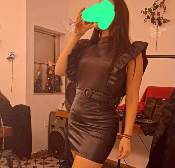 CHICA DELGADA GUAPA POCO PECHO Y SEXO PASIONAL TRATO DE NOVIOS