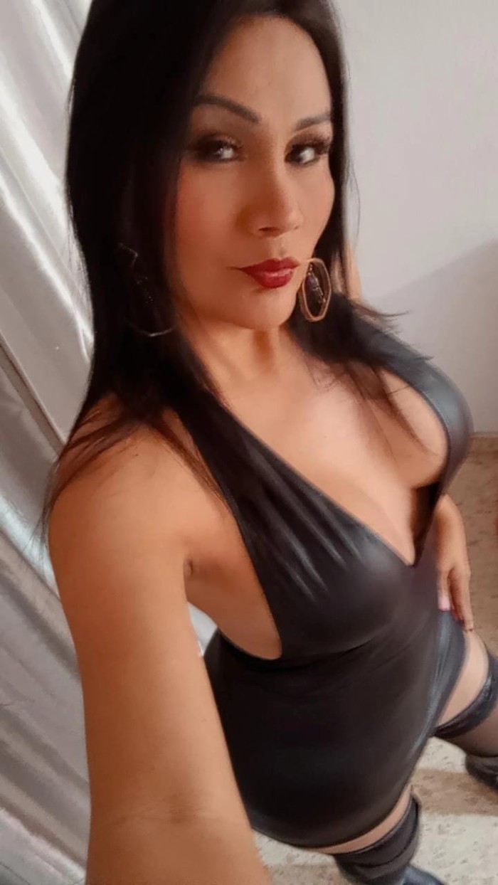 Chica guapa viciosa y fiestera de paso en gandia