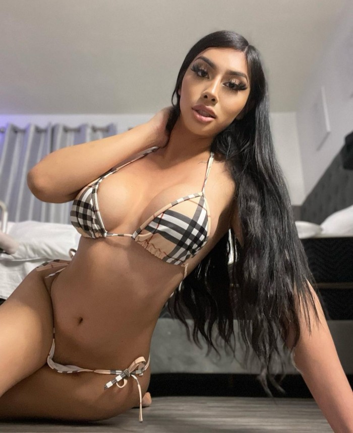 Joven nalgona de exclusivo cuerpo natural amor