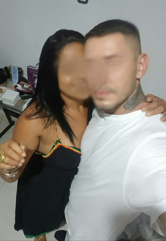 Pareja disponible para videollamada