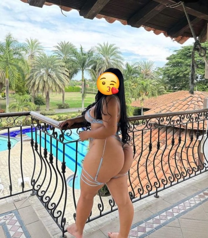 Latina muy cachonda curvas xl