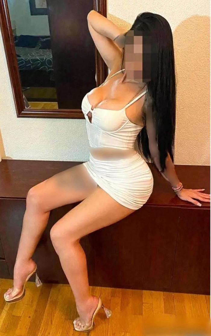 EVELYN 30 años, SEDUCTORA y muy JUGUETONA