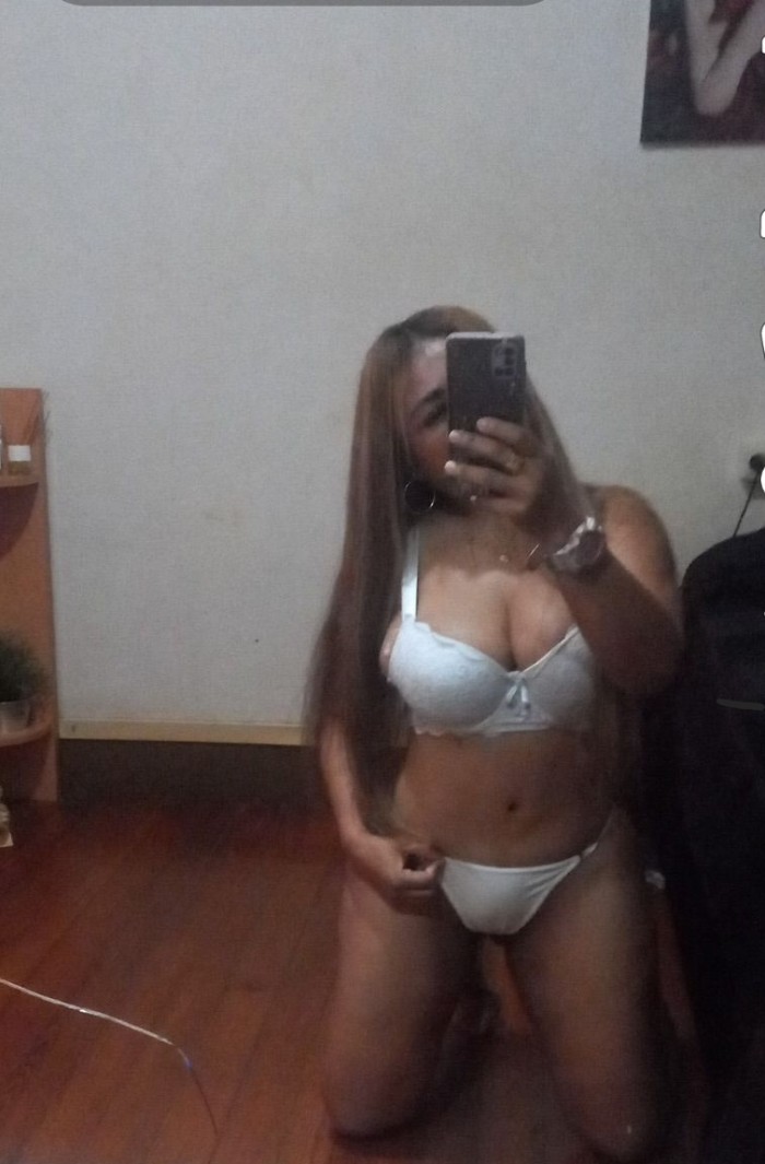 Hola soy chica colombiana  de 40 años  deliciosa