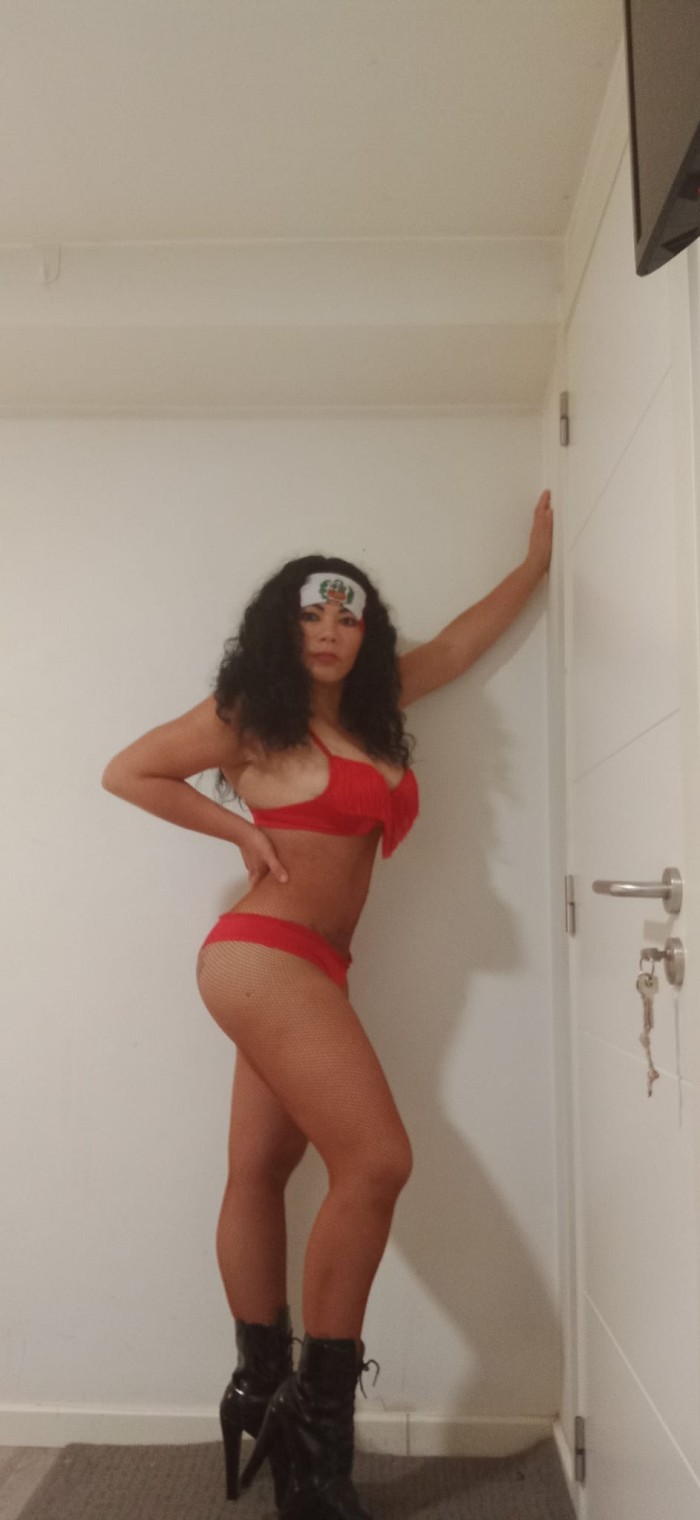 Latina natural cariñosa cuerpo de escándalo