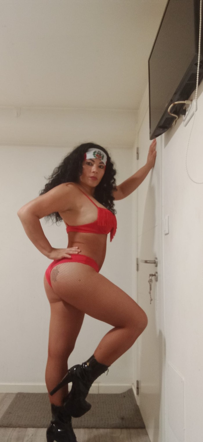 Latina natural cariñosa cuerpo de escándalo