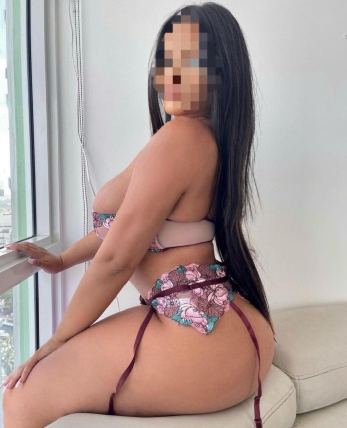 MORENA MORBOSA LATINA SEXY…SALIDAS