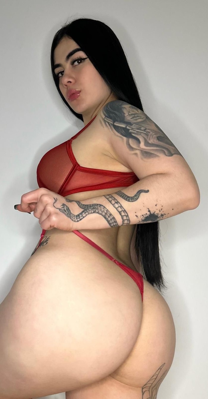 Colombiana tatuada muy bonita NOVEDAD