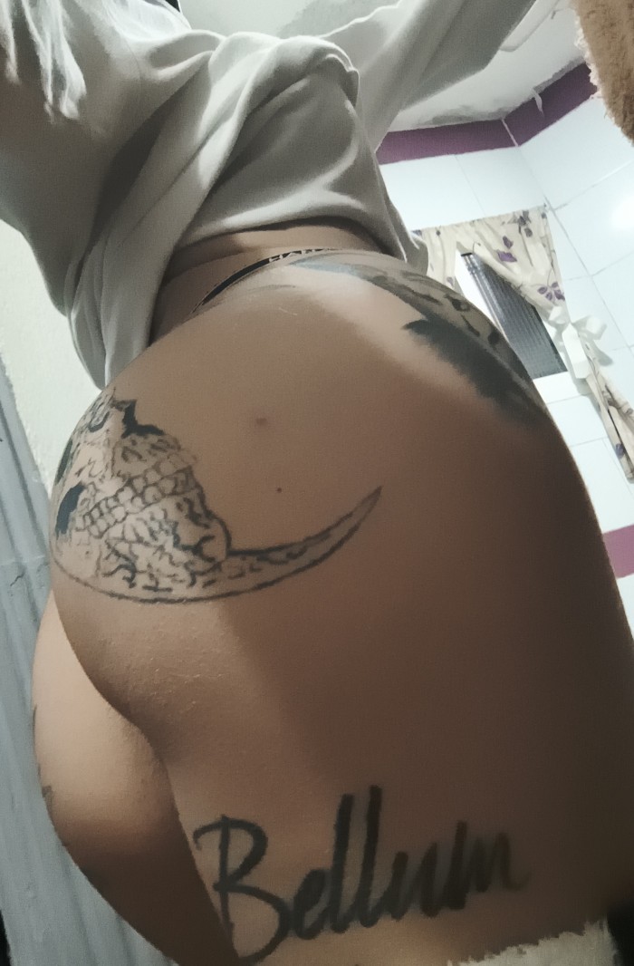 Chica sexy tatuada