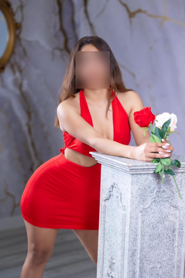 HOLA AMOR SOY SOFIA UNA JOVENCITA LATINA MUY